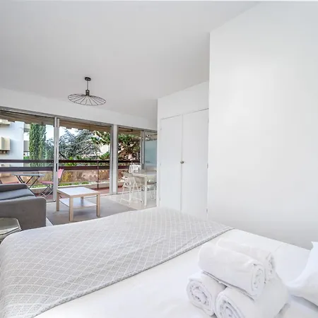 Tiare Furnished Flat * Antibes